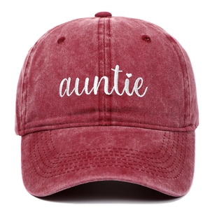 Vintage-Basecap in gewaschenem Weinrot mit weißer Auntie-Stickerei im 3D-Schriftstil