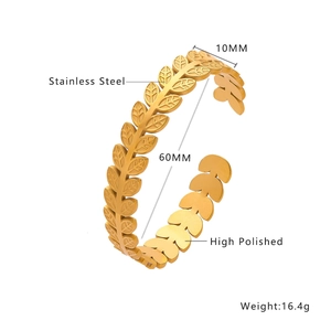 Détail du bracelet feuille de laurier en acier doré poli avec ses dimensions