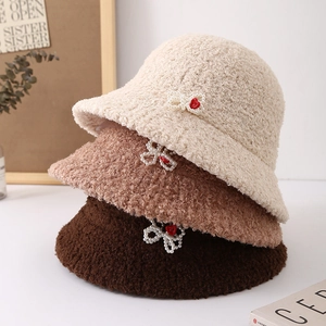 Gorros de pescador de lana de cordero cálidos con lazos de perlas para el invierno