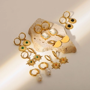 Détails de boucles d'oreilles vintage en acier inoxydable plaqué or 18K avec pierres