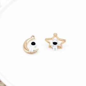 Pendentifs astronaute avec lune et étoile en émail blanc et doré pour bijoux DIY