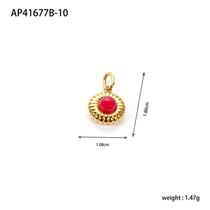 Golden flower pendant with a center red stone, diameter 1.86cm, weight 1.47g