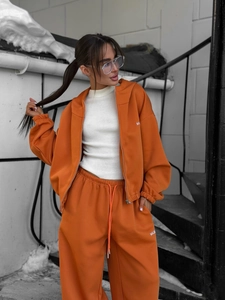 Survêtement oversize orange vif avec broderie, sweat à capuche zippé et pantalon à cordon