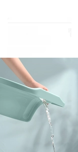 Détail du canal de drainage anti-débordement sur ce bain de siège vert clair pour WC