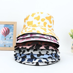 Cappelli alla pescatora reversibili con stampa mucca in vari colori per la protezione solare