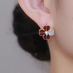 Elegance 18K gold plated four-leaf clover stud earrings with red heart crystals