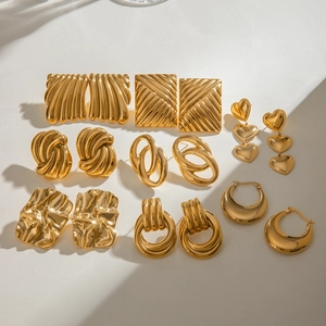 Collection de boucles d'oreilles vintage en acier inoxydable doré styles variés