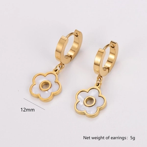 Detail of 12mm golden flower earrings with white shell petals, weighing 5g per pair