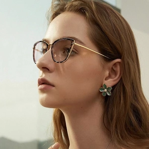 Chic tortoiseshell cat-eye glasses with gold metal temples and blue light blocking lenses