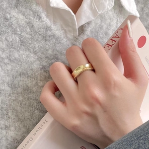 Minimalist 925 sterling silver wave ring with gold plating shown on model's hand