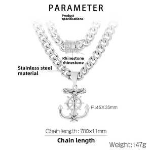 Détail du collier chaîne cubaine en acier inoxydable avec pendentif ancre et croix