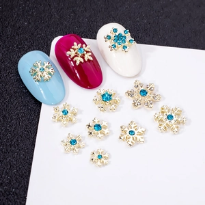 Détails de bijoux d'ongles flocon dorés avec strass bleus en tailles assorties