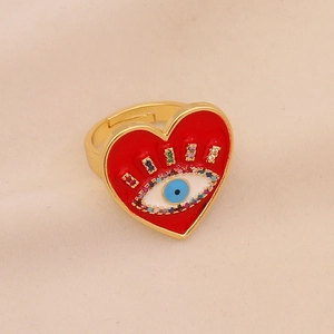 Verstellbarer goldener Ring mit rotem Emaille-Herz und Teufelsauge mit bunten Steinen