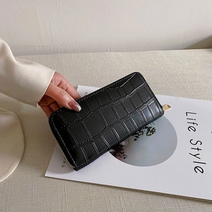 Elegant black crocodile texture PU leather long wallet with zipper for women