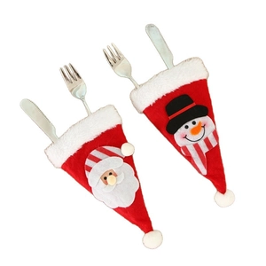 Pochettes à couverts de Noël avec motifs de Père Noël et bonhomme de neige en feutre