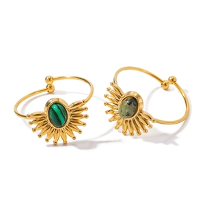 French vintage style adjustable gold rings with natural malachite and green gemstones