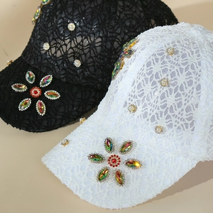 Casquettes de baseball en dentelle noir et blanc avec fleurs en strass et perles