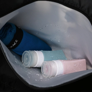 Waterproof silicone travel bottle set with 60ml capacity and wet-dry separation storage