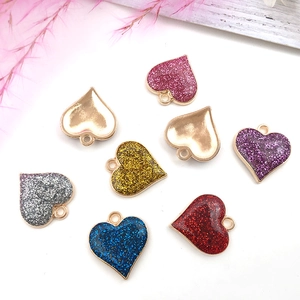 Pendentifs cœur pailletés colorés avec bordure dorée pour création de bijoux