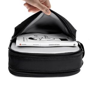 Wasserdichte Reise-Kulturtasche aus schwarzem Nylon mit viel Platz für Kosmetik