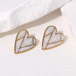 Boucles d'oreilles cœur minimalistes en acier inoxydable plaqué or 18K et marbre blanc
