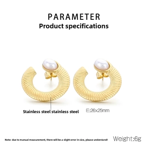 Macro shot showing 26x25mm gold U-shaped earrings with white pearl and 6g weight