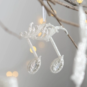 Funkelnde weiße Glitzer-Musiknoten-Weihnachtsbaumdeko mit weißem Seidenband zum Aufhängen