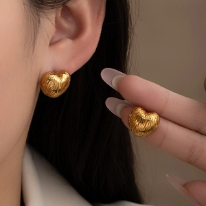 French style gold heart stud earrings with luxury wrinkled texture and metallic finish
