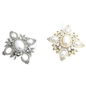 Vintage rhombic alloy brooch with large oval imitation pearl and sparkling rhinestones