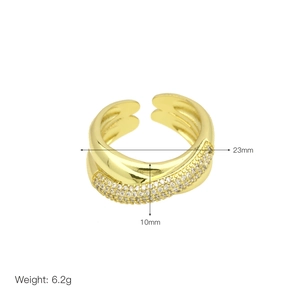 Detail view of 18k gold plated criss-cross ring with 23mm diameter and 6.2g weight