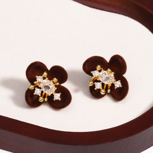 Detail of velvet quatrefoil earrings with crystal zircon and golden metallic beads