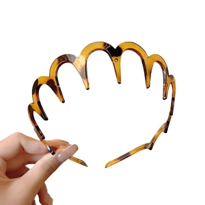 Tortoiseshell leopard wavy headband with anti-slip teeth for high-volume hair styling