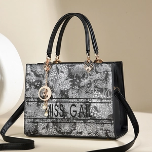 Borsa A Mano Da Donna Ricamata Floreale In Pelle PU Con Pendente Stella Luna Borsa A Tracolla Vintage Elegante
