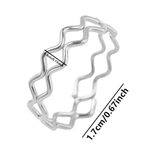 Detailed view of silver wavy ring with dimensions 0.4cm width and 1.7cm inner diameter