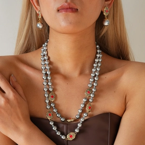 Zweilagige Faux Künstliche Perlenkette Und Silberne Ohrstecker Retro Barock Legierung Strass Palaststil Damen Schmuck