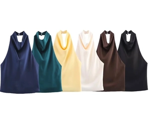 Hauts dos nu en satin présentés à plat en six couleurs avec texture soyeuse