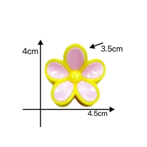 Detailed dimensions of pink and yellow frangipani flower clip, size 4cm x 4.5cm