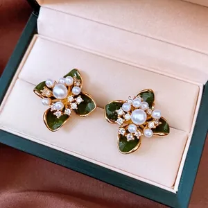 Boucles D'oreilles Fleurs Plaqué Or 18K Émail Vert Künstliche Perle Zircon Vintage Élégant Tige En Argent Femmes