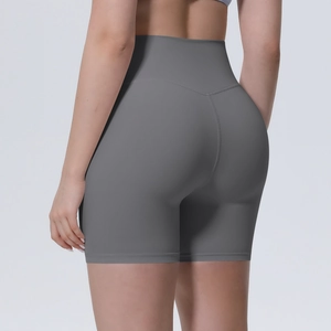 Vue arrière du short de yoga taille haute avec couture en V en gris foncé chiné