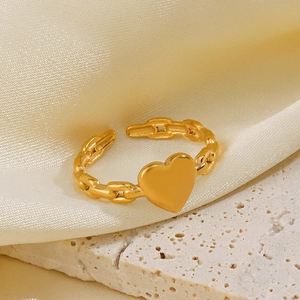 Schicker 18K vergoldeter Herzring mit Kettenstruktur und offenem Design für Damen