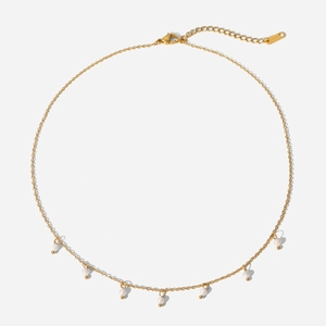 Detail of adjustable 18K gold stainless steel chain with delicate white pearl tassels