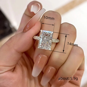 Bague de luxe pour femme avec zircon taille radiant et anneau serti pavé
