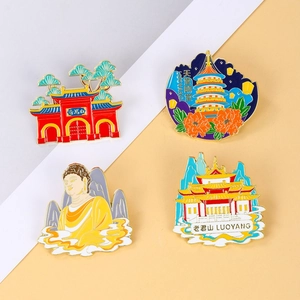 Détail de pin's en métal Luoyang illustrant le temple Baima et le mont Laojun célèbres