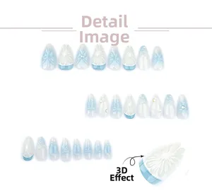 Dettaglio dei motivi floreali 3D a rilievo e texture di agrumi blu sulle unghie finte