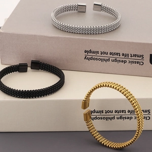 Gevlochten roestvrijstalen armbanden met magneetsluiting in zilver, zwart en goudkleur