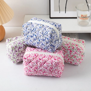 Floral Quilted Makeup Bag Large Capacity Travel Cosmetic Storage Pouch Zipper Portable Pastoral Sweet For Women