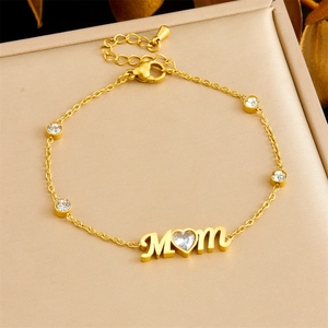 Bracelet En Acier Inoxydable Plaqué Or Avec Lettre Mom Et Zirconium Cubique En Forme De Coeur Bijoux Pour Femmes