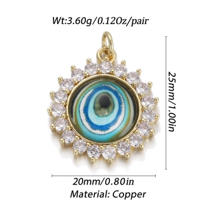 Detalle del colgante ojo turco con dimensiones de 25mm de alto y 20mm de ancho en cobre