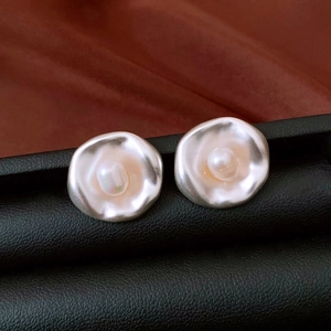 Pendientes de perlas irregulares vintage franceses con aguja de plata para mujer