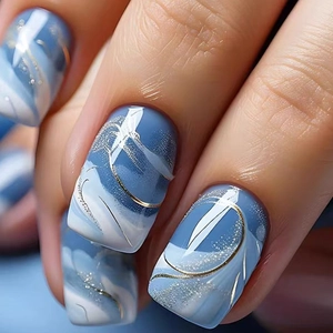 Faux Ongles À Presser Dégradé Marbre Bleu Clair Blanc Lignes Dorées Paillettes Court Carré Pour Femmes Manucure Élégante